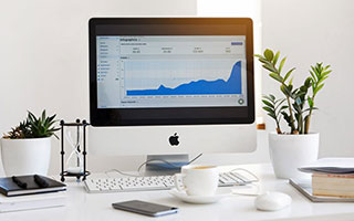 LPL赛事整活：当解说看领先一万六还是没推掉时...