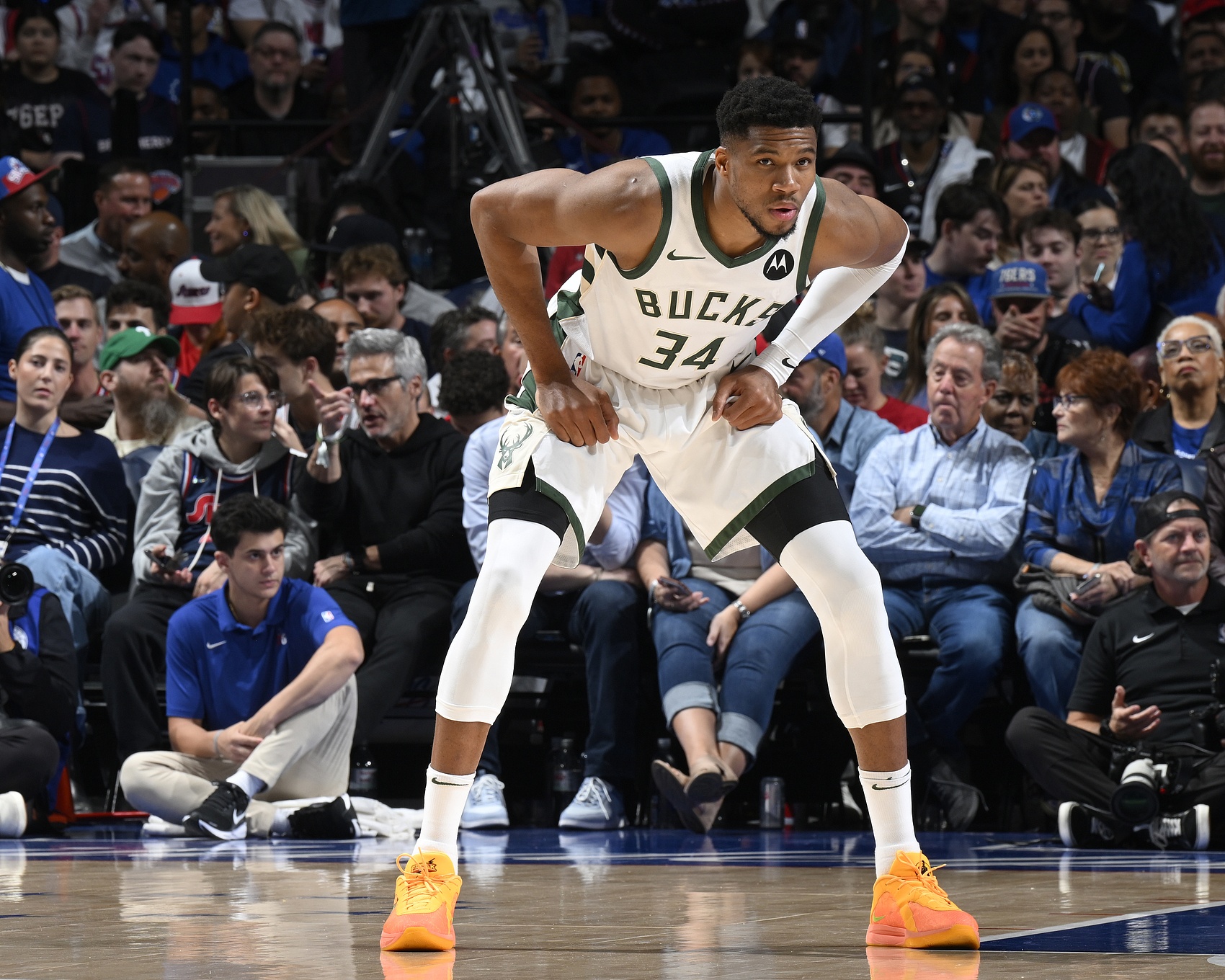 开云APP-路威：字母明白雄鹿雪藏主力是常规操作 但公开挑明就无和解余地